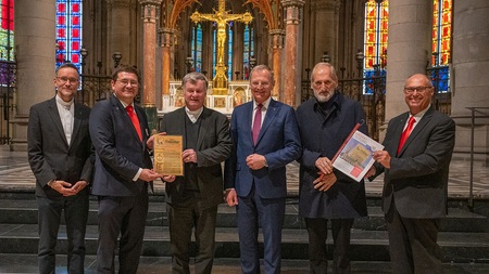 80 Jahre KirchenzeitungBild: BL Michael Münzner, CR Heinz Niederleitner, Bischof Manfred Scheuer, LH Thomas Stelzer, BV Wilhelm Vieböck, GF Reinhold Hofstetter