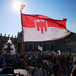 100 Minis aus Vorarlberg waren bei der Papstaudienz am Petersplatz.