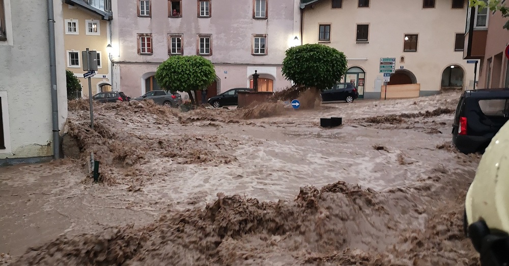 Hallein Hochwasser Altstadt Kotbach Unwetter Mure FF Puch