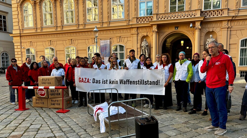 Hilfsorganisationen fordern vor Außenministerium 'echten Waffenstillstand' in Gaza / Jutta Steiner/Kathpress Hilfsorganisationen fordern vor Außenministerium 'echten Waffenstillstand' in Gaza