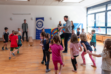 Beweg dich schlau! mit Felix Neureuther hie? es im Pfarrkindergarten und Hort H?tteldorf der St. Nikolausstiftung 