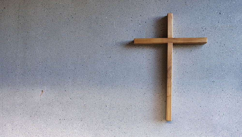 Kreuz an der Wand / Erzdiözese Wien/ Wolfgang Seper, Wolfgang Seper Das Kreuz ist das Symbol des Christentums schlechthin. Am Konzil von Ephesus (431 n. Chr.) wurde das Kreuz offiziell Symbol für das Christentum. Für Christen ist das Kreuz Zeichen unserer Zugehörigkeit zu Jesus und der Liebe Gottes zu den Menschen. D