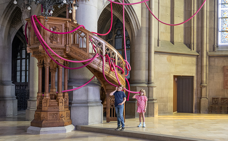 Die Raum- und Audioinstallation THEY CALL ME MAMA von Katharina Struber ist von 18. Juli bis 31. August 2024  im Kapellenkranz des Linzer Mariendoms zu sehen. Sie l?dt ein, den Stimmen und Kl?ngen aus den Trichtern zu lauschen.