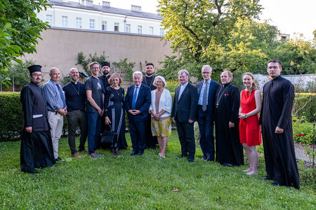 Gruppenfoto mit den Vertreterinnen und Vertreter der christlichen Kirchen.