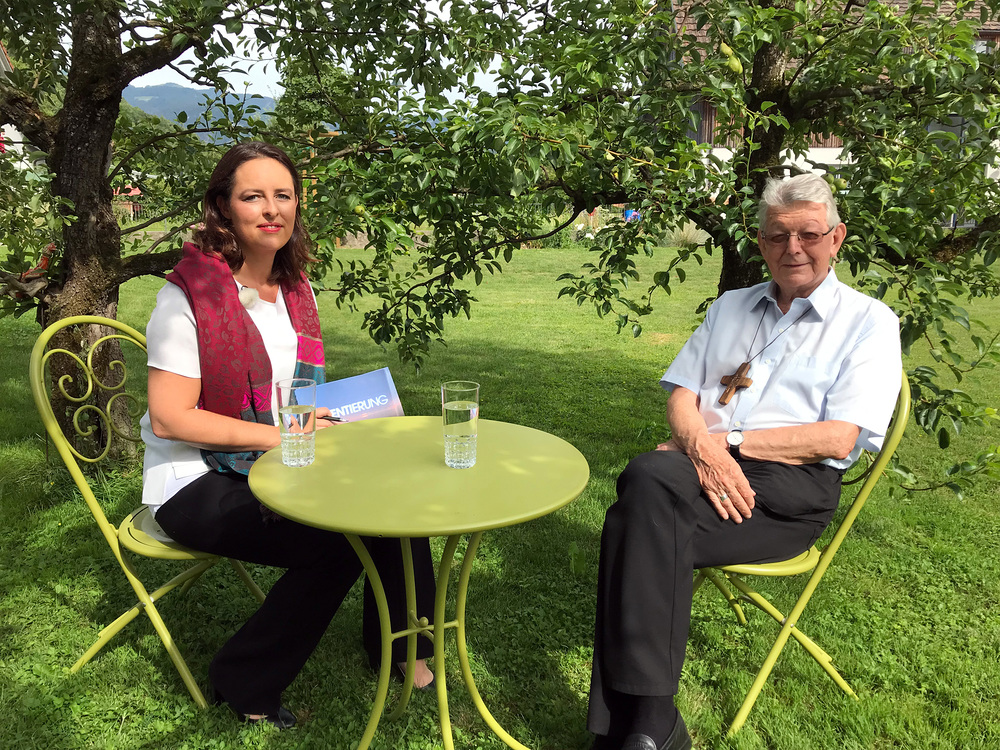 Das ganze Interview / Assmann 'Das ganze Interview', 'Sandra Szabo im Gespr?ch mit Dom Erwin Kr?utler.' 50 Jahre lang lebte er in Brasilien - zun?chst als Missionar, sp?ter als Bischof: Erwin Kr?utler. Sein Einsatz f?r die Menschenrechte der Indios und den tropischen Regenwald wu