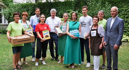 Vizekanzler Kogler besucht Caritas-Klimaoase in Wien-Breitensee