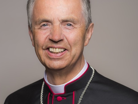 Porträt von Weihbischof Dr. Hansjörg Hofer Foto: Neumayr/Leo 27.06.2017