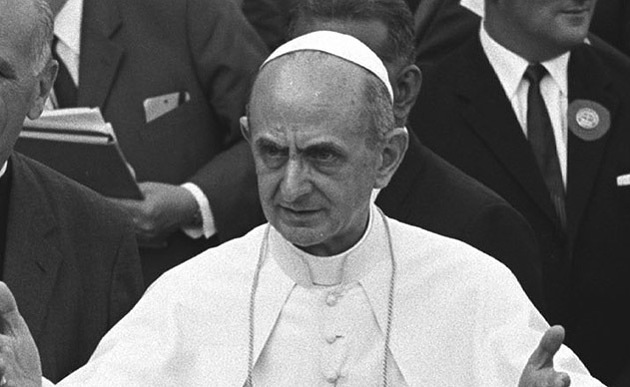 Paul VI arriving in front of WCC headquarters, greeted by Eugene C. Blake, WCC general secretary and other unidentified church dignitaries..Pope Paul VI 's visit to the WCC, Geneva, June 10, 1969.