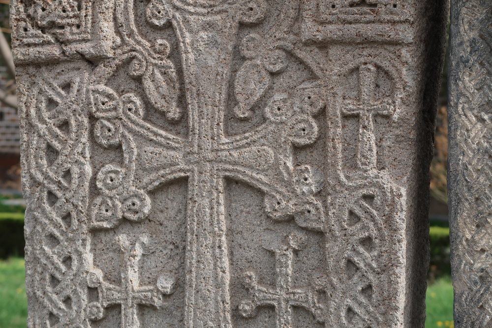 Armenien Etschmiadzin Kreuzstein