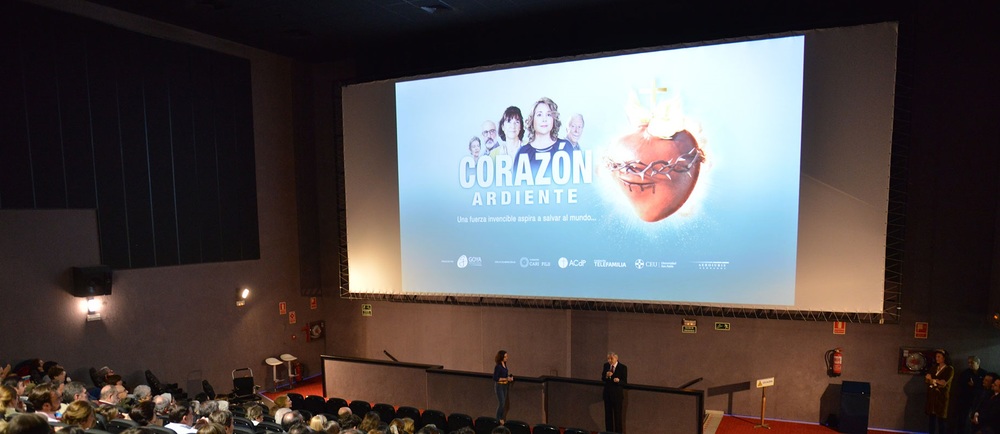 Kinosaal bei Vorführung des spanischen Originals des Films 'Das brennende Herz' / dasbrennendeherz.de