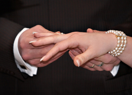 Trauung [ (c) www.BilderBox.com, Erwin Wodicka, Siedlerzeile 3, A-4062 Thening, Tel. + 43 676 5103678.Verwendung nur gegen HONORAR, BELEG,URHEBERVERMERK und den AGBs auf bilderbox.com](in an im auf aus als and beim mit einer einem eines * & der die d