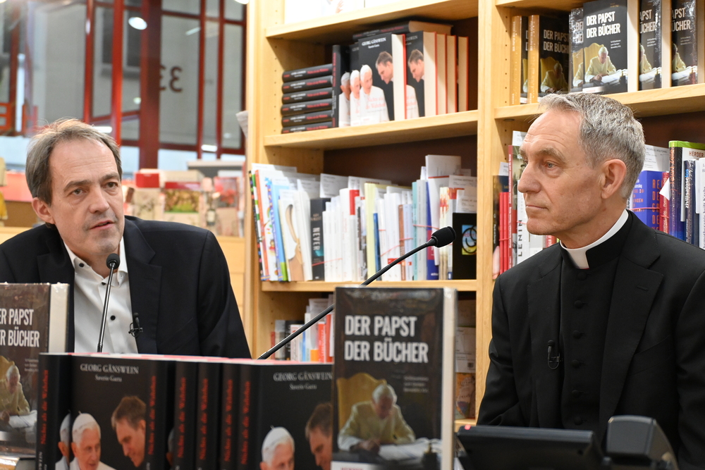 Buchpräsentation 'Nichts als die Wahrheit'Erzbischof Georg Gänswein