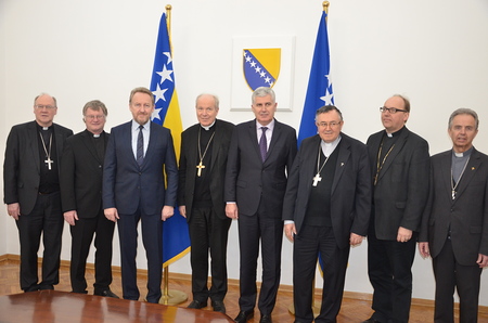 In der Mitte: S.E. Bakir Izetbegovic, Kardinal Christoph Schönborn, S.E Dragan Covic