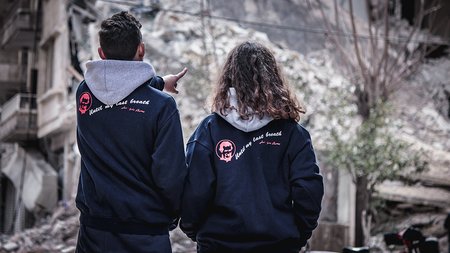 BILD zu OTS - Menschen stehen vor dem Nichts