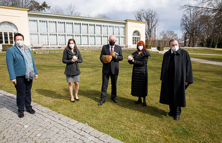 Landeshauptmann Schützenhöfer mit 'Suppe to go'