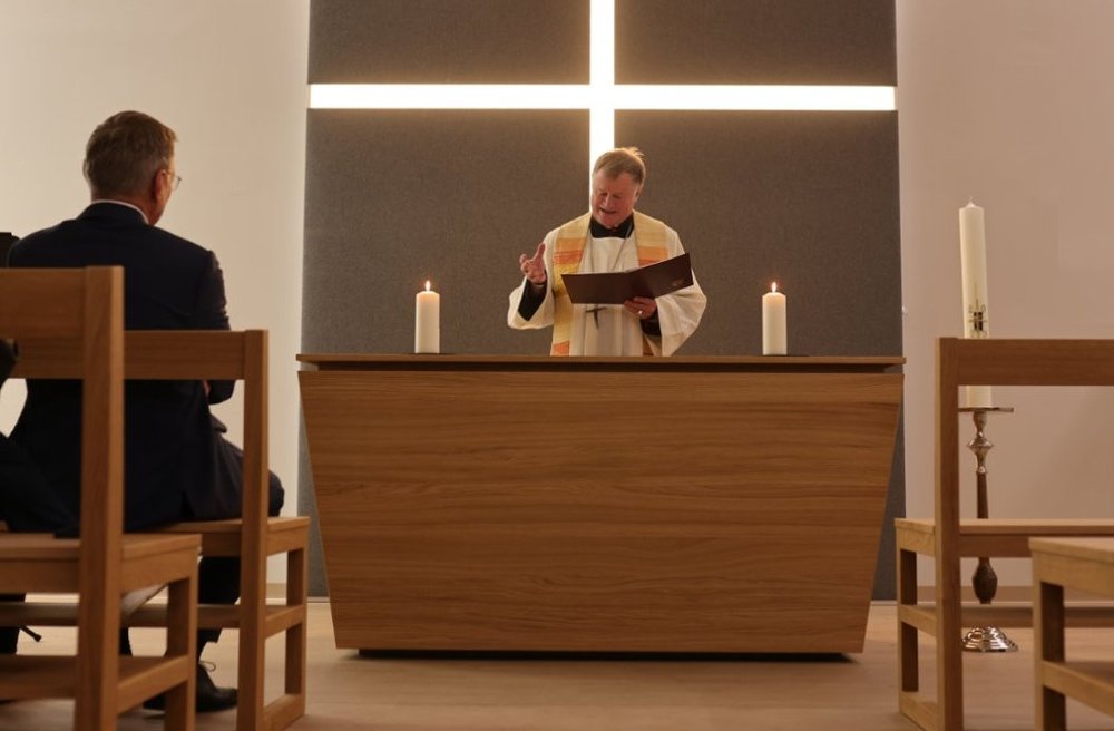 Bischof Scheuer bei Segnung der Lask-Kapelle