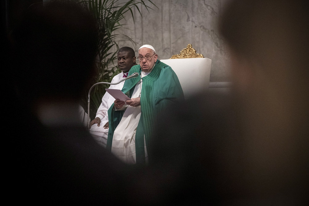 Messe am Welttag der Armen im Petersdom / Copyright 2024, KNA GmbH, www.kna.de, All Rights Reserved, Antoine Mekary Papst Franziskus spricht beim Gottesdienst am Welttag der Armen am 17. November 2024 im Petersdom im Vatikan.