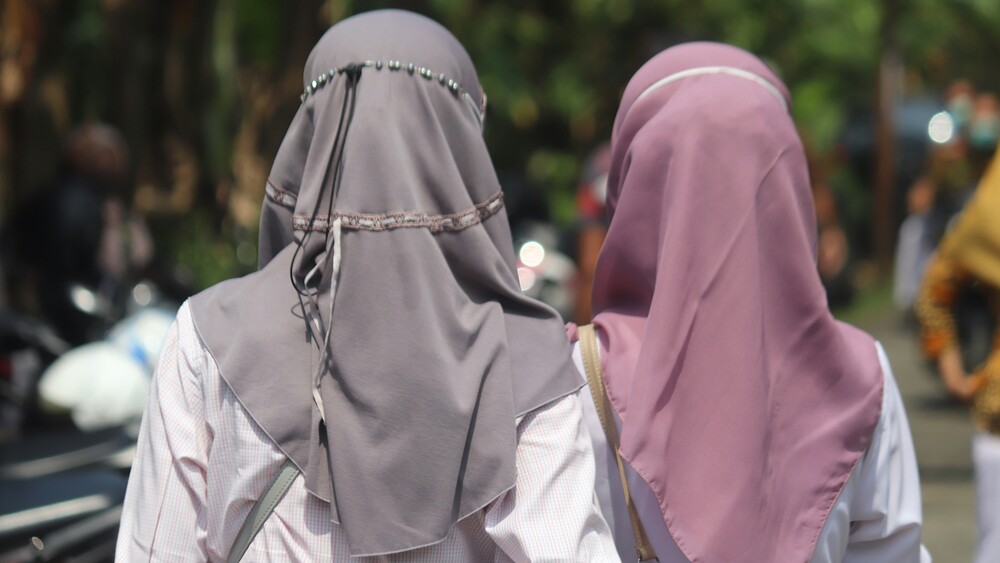 Kopftuch / Unsplash/Mufid Majnun Kopftuch