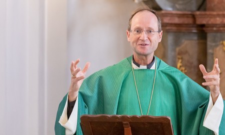 Weihbischof Stephan Turnovszky bei der MitarbeiterInnenmesse der ÖffentlichkeitsarbeiterInnen der Erzdiözese Wien. Wien, Churhauskapelle