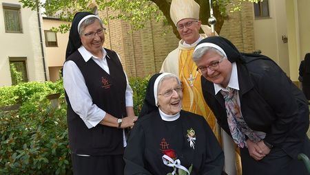 Ordensfrau feierte mit 102 Jahren 'Kronjuwelen-Profess'