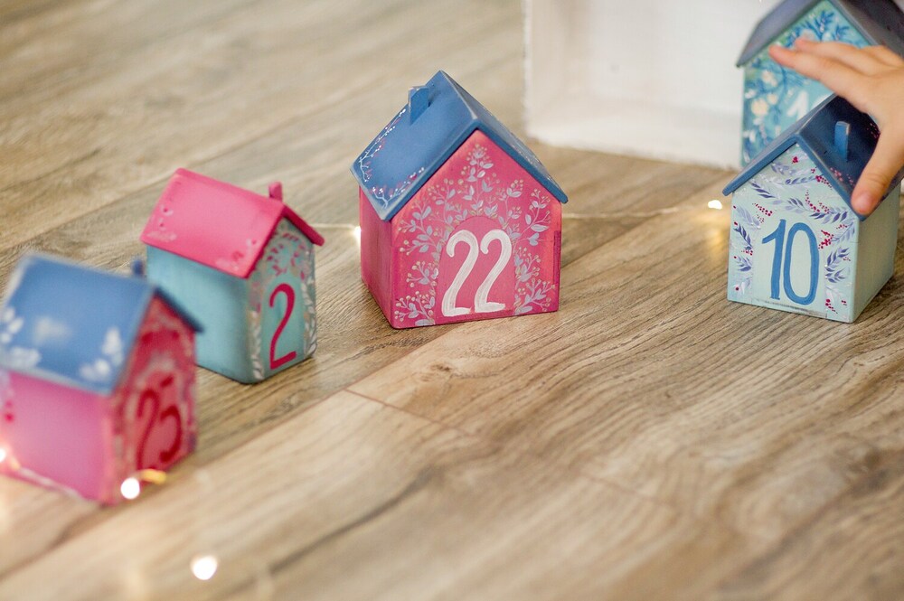 Advent / Foto von Elena Mozhvilo auf Unsplash Adventkalender