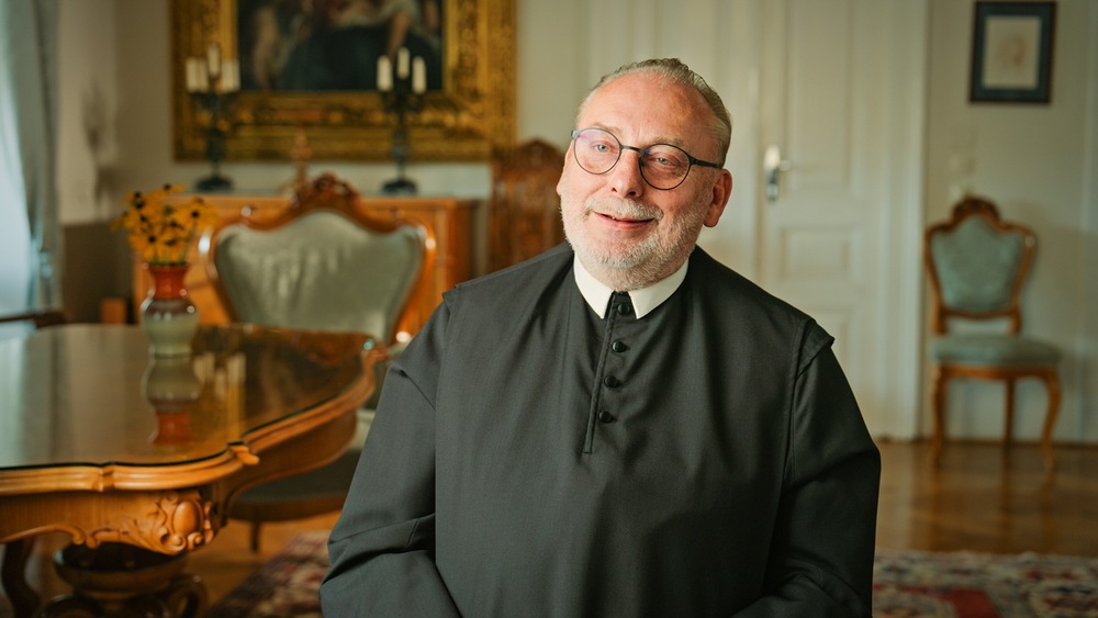 Der Feuerwehrmönch - zum Einsatz berufen / ORF kreuz & quer nah dran - Der Feuerwehrmönch - zum Einsatz berufen - 'Ich gelobe, wenn notwendig auch mein Leben einzusetzen, um meinen Mitmenschen zu helfen.' So heißt es in der Gelöbnisformel der Freiwilligen Feuerwehren in Österreich. Die ehrenamtli