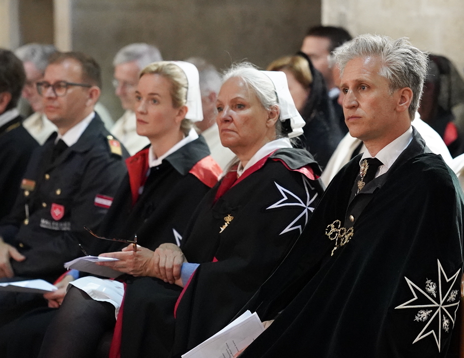 Das Kommando des MalteserHospitaldienstes Austria, (v.r.n.l.:Kommandant Johann-Philipp Spiegelfeld, Gini Czernin, Konstanze Loudon und Lukas Krupitza / Stift Heiligenkreuz – Elisabeth Fürst Das Kommando des MalteserHospitaldienstes Austria, (v.r.n.l.:Kommandant Johann-Philipp Spiegelfeld, Gini Czernin, Konstanze Loudon und Lukas Krupitza