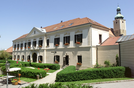 Bildungshaus Schlo? Gro?ru?bach.    Gro?ru?bach, 15.6.2002   ? Franz Josef Rupprecht; A-7123 M?nchhof; Bank: Raiffeisenbank M?nchhof (BLZ 33054), Kto.-Nr.: 17.608