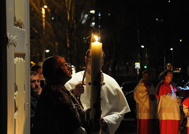 Entzündung der Osterkerze / Stift Wilten Entzündung der Osterkerze