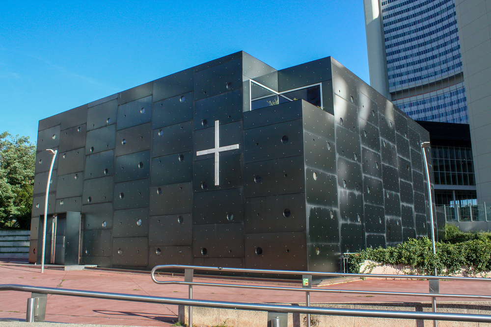 'Katholischer Gottesdienst', ''Die Welt auf H?nden tragen'.' Live aus der Kirche 'Christus, Hoffnung der Welt' in Wien: Mit der Gemeinde feiern P. Karl Wallner, Missio ND-?sterreich, und Kirchenrektor Ewald Huscava. Jeder und jede tr?gt ein St?ck Ver