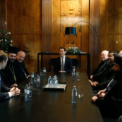 Am 4. Dezember 2018 empfingen Bundeskanzler Sebastian Kurz (m.) und Bundesminister Gernot Bl?mel (l.) Vertreter christlicher Religionen im Bundeskanzleramt.