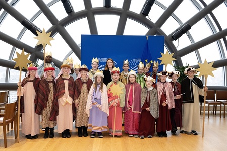 Sternsinger mahnen im EU-Parlament zum Einsatz gegen Kinderarbeit