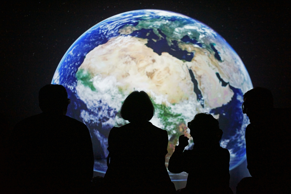 Symbolfoto Erde: Ars Electronica 'Deep Space 8K' / Ars Electronica/Robert Bauernhansl NGOs kritisieren geplante Kürzungen bei Entwicklungshilfe