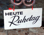 Heute Ruhetag [ (c) www.BilderBox.com, Erwin Wodicka, Siedlerzeile 3, A-4062 Thening, Tel. + 43 676 5103678.Verwendung nur gegen HONORAR, BELEG,URHEBERVERMERK und den AGBs auf bilderbox.com](in an im auf aus als and beim mit einer einem eines * & der