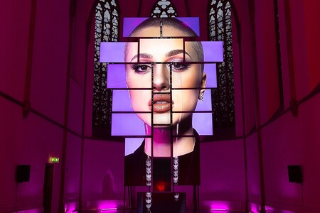 Ausstellung von 'Qwen Stefani Against Techfascism' - hier in einer Osnabrücker Kirche.