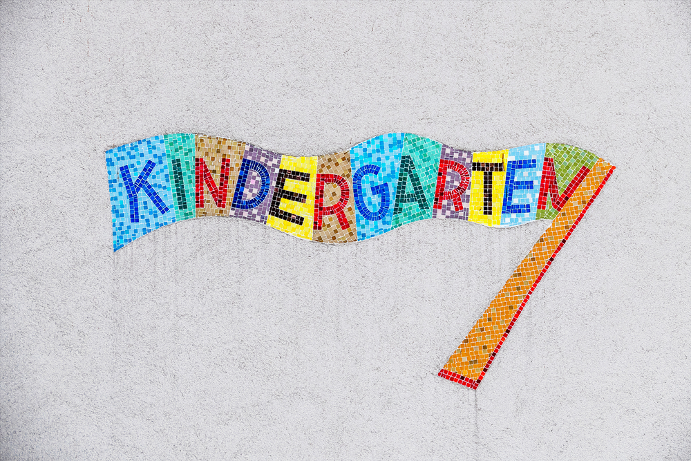 Kindergarten buntes Schild / Erwin Wodicka - wodicka@aon.at, Erwin Wodicka Kindergarten buntes Schild, Symbol für Kinderbetreuung und Kinderfreundlichkeit