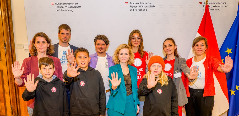 Initiative Kinderarbeit Stoppen bei Frauenministerin Holzleitner / W_Haselbauer Frauenministerin für konsequente Umsetzung von Lieferkettengesetz