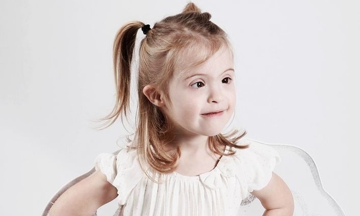 Kind mit Down-Syndrom / Erzdiözese Salzburg / Sellhuber Kind mit Down-Syndrom