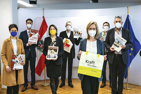 Ministerin Gewessler mit Kirchenzeitungs-Chefredakteuren 