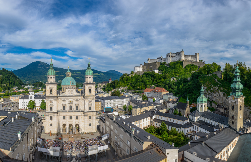 Salzburg Panorama / Tourismus Salzburg GmbH, G.Breitegger Blick über die Jedermann Bühne 2015 am Domplatz