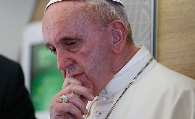 Papst Franziskus während der 'fliegenden Pressekonferenz' auf dem Flug von Bangui nach Rom am 30. November 2015.