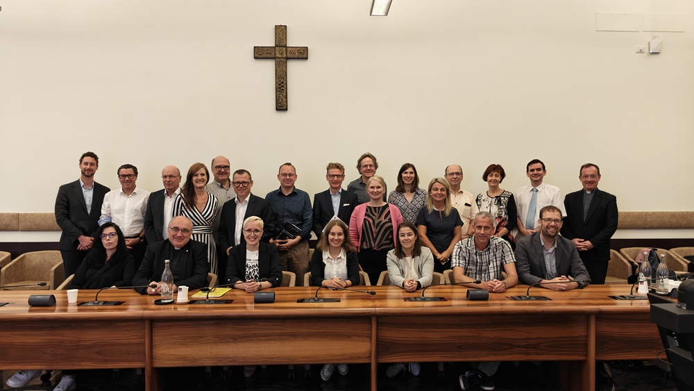 'Medienbischof' Krautwaschl mit katholischen Medienschaffenden in Rom / Kathpress / Paul Wuthe 'Medienbischof' Krautwaschl mit katholischen Medienschaffenden in Rom