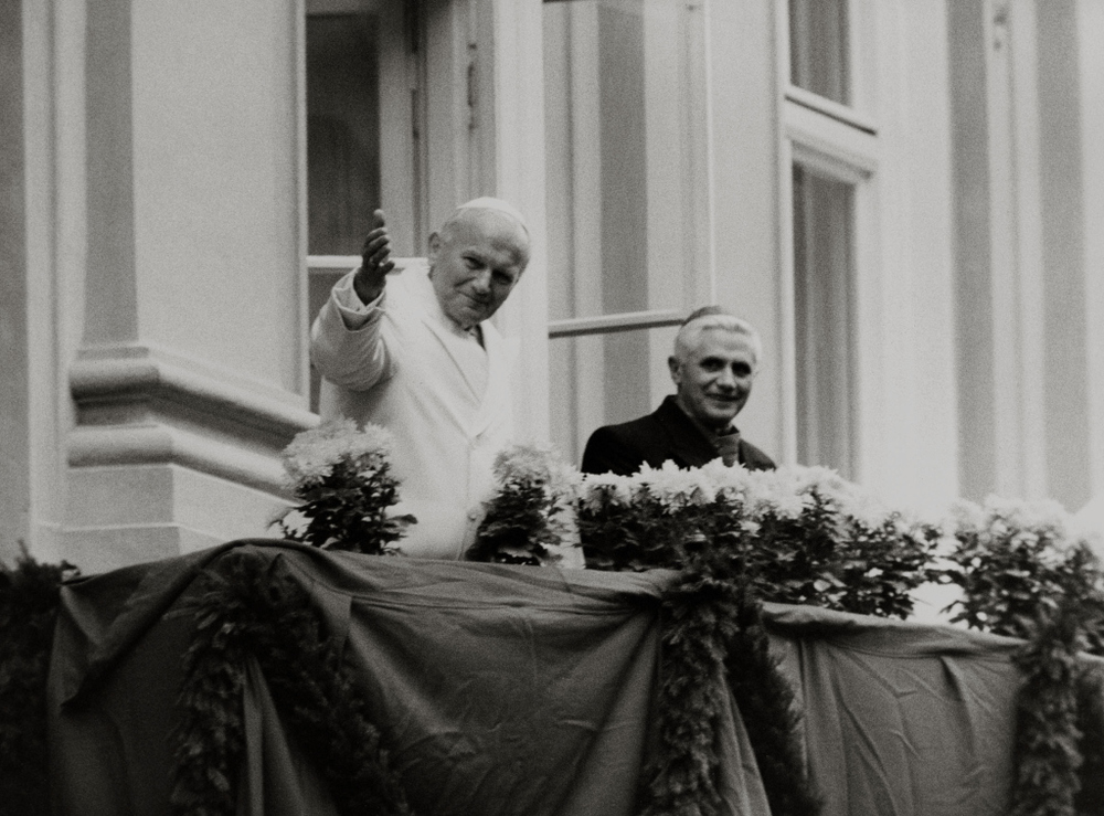 Papst Johannes Paul II. besuchte vom 15. bis 19. November 1980 Deutschland.Bild: Papst Johannes Paul II. und Joseph Ratzinger, Erzbischof in München.