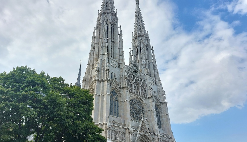 Wien Votivkirche erstrahlt in neuem Glanz