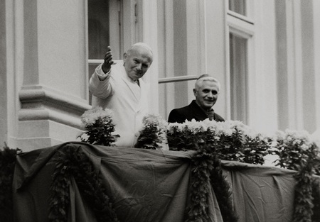 Papst Johannes Paul II. besuchte vom 15. bis 19. November 1980 Deutschland.Bild: Papst Johannes Paul II. und Joseph Ratzinger, Erzbischof in München.