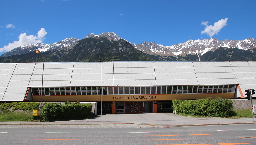 Innsbruck: Diskussion über Zukunft des Ursulinenareals / Vereinigung der Ordensschulen Österreich Institut Österreichischer Orden will aus den 1970er-Jahren stammendes Ensemble aus Schule, Internat und Kloster weiterentwickeln