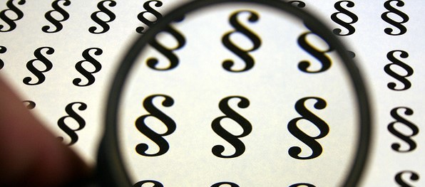 Paragraf unter der Lupe [ (c) www.BilderBox.com, Erwin Wodicka, Siedlerzeile 3, A-4062 Thening, Tel. + 43 676 5103678.Verwendung nur gegen HONORAR, BELEG,URHEBERVERMERK und den AGBs auf bilderbox.com](in an im auf aus als and beim mit einer einem ein