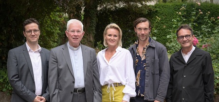 v.l.: Martin Dürnberger (SHW-Obmann), Erzbischof Franz Lackner, Alexandra Meissnitzer (ehem. Skirennläuferin), Christoph Luser (Schauspieler im Jedermann), Bernhard Fügenschuh (Rektor der Universität Salzburg)