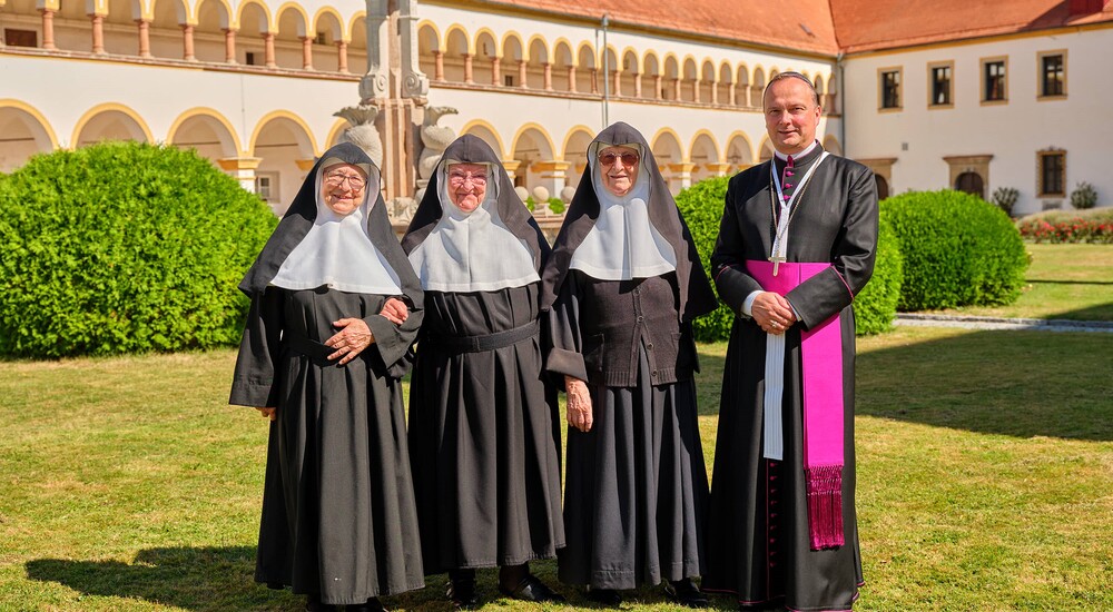 Augustiner Chorfrauen verlassen Salzburger Kloster Goldenstein / www.pedagrafie.de 'Causa Goldenstein': Stift Reichersberg weist Vorwürfe zu Pflegegeld zurück