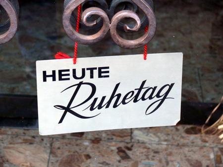 Heute Ruhetag [ (c) www.BilderBox.com, Erwin Wodicka, Siedlerzeile 3, A-4062 Thening, Tel. + 43 676 5103678.Verwendung nur gegen HONORAR, BELEG,URHEBERVERMERK und den AGBs auf bilderbox.com](in an im auf aus als and beim mit einer einem eines * & der